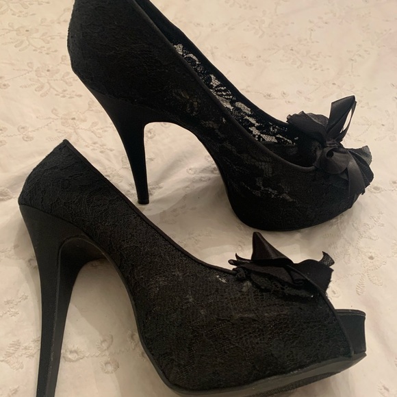 Chinese Laundry Lace Peep Toe shoes - Picture 3 of 3